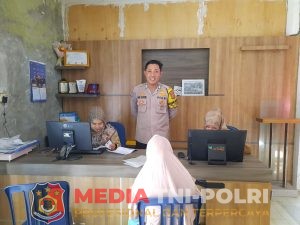 Jaga Kamtibmas Aman Bhabinkamtibmas Polsek Cigudeg Sambangi Kantor Desa Banyuwangi