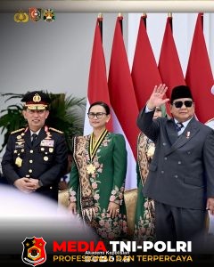 Kapolri Dampingi Presiden Prabowo Lantik 2000 Praspa TNI-Polri di Halaman Istana Merdeka