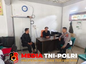 Cegah Gangguan Kamtibmas Bhabinkamtibmas Desa Gunung Malang Sambangi Tokoh Masyarakat, Pererat Sinergi 