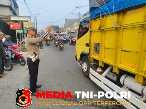 Wujudkan Kamseltibcarlantas, Anggota Polsek Ciampea Polres Bogor Laksanakan Pengaturan Lalu Lintas Pagi Hari
