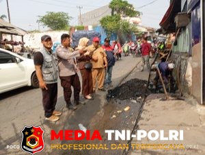 Bhabinkamtibmas dan Forkopimdes Citeureup Monitor Perbaikan Drainase Pasar Tohaga, Antisipasi Gangguan Kamtibmas