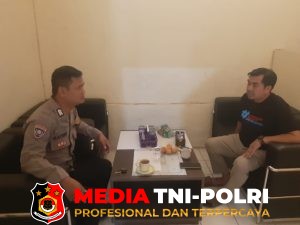 Jaga Kondusivitas Wilayah, Bhabinkamtibmas Sambangi Kantor Desa Tamansari Sampaikan Pesan Kamtibmas
