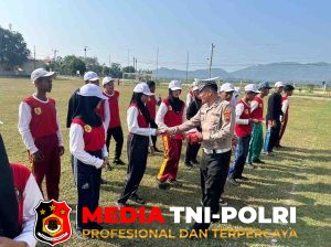 Bagikan 500 Bendera Polres Wonogiri Kibarkan Semangat Merah Putih, Teguhkan Nasionalisme dan Tolak Anarko