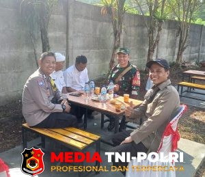 Jalin Sinergitas, Bhabinkamtibmas dan Babinsa Sambangi Warga Desa Kalongliud Kecamatan Nanggung