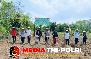 Polres Mesuji Gelar Penanaman Jagung Serentak di Lahan Pondok Pesantren Al- Ghazali, Mewujudkan Swasembada Pangan Asta Cita Presiden Prabowo