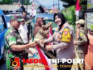 Sambut Hari Ulang Tahun RI ke 80, Kapolsek Dramaga Bersama Forkompimcam Laksanakan Pemasangan dan Pembagian Bendera Merah Putih 