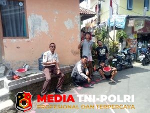Sambut HUT RI ke 80, Bhabinkamtibmas Polsek Ciawi Sambangi Warga Wujudkan Kepedulian Bantu Warga