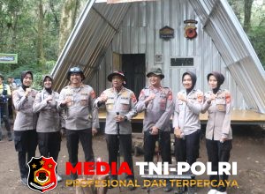 Kapolda Jabar Resmikan Shelter Pesat Gatra 93 di Gunung Ciremai, Sekaligus Pimpin Pendakian Jelang HUT Ke-80 RI