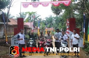 Jelang HUT RI ke-80, Babinsa dan Bhabinkamtibmas Gencarkan Komsos di Desa Bukit Beringin
