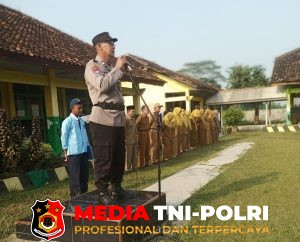 Polsek Seputih Banyak Gelar Pembinaan Pelajar Melalui Upacara Bendera di SMPN 1 Way Seputih