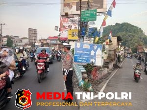 Polsek Ciampea Tingkatkan Pelayanan Pagi, Anggota Laksanakan Pengaturan Lalu Lintas