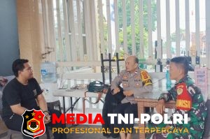 TNI-Polri Bersinergi, Bhabinkamtibmas Parung dan Babinsa Jalin Kedekatan dengan Warga