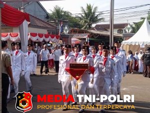 Polsek Dramaga Bersama Forkompimcam Kecamatan Dramaga Hadir Dalam Kegiatan Penerimaan Bendera Pusaka (Sang Saka Merah Putih) Kab Bogor Dari Kec Cibungbulang Di Kec Dramaga