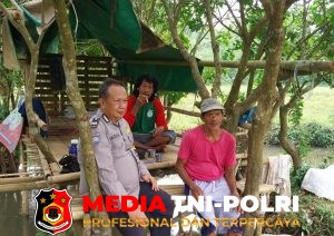 Sambang Warga Desa Mekarsari, Bhabinkamtibmas Polsek Rumpin Tingkatkan Peran Aktif Masyarakat dalam Menjaga Keamanan