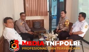 Bhabinkamtibmas Polsek Parung Sambangi Kantor Desa Jabon Mekar, Ajak Warga Perkuat Kamtibmas
