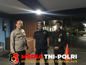 Cegah Gangguan Kamtibmas Bhabinkamtibmas Polsek Cisarua  Kontrol Pos Kamling dan Sampaikan Pesan Kamtibmas