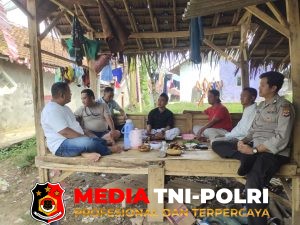 Bhabinkamtibmas Polsek Leuwiliang Sambangi Warga Demi Harkamtibmas di Wilayah
