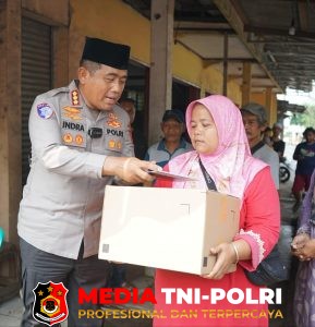 Viral Bantu Atur Lalu Lintas, Penjual Uduk Didatangi Kapolresta Tangerang, Diberi Tambahan Modal Usaha