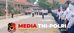 Kapolsek Cikarang Timur Jadi Pembina Upacara di SMPN 2 Cikarang Timur, Beri Pesan Penting untuk Siswa