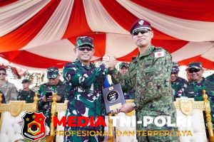 Inspektorat Korps Marinir Dampingi Pangkostrad dan Dankodiklat TNI Menyaksikan Materi Airborne Latihan Gabungan Super Garuda Shield 2025