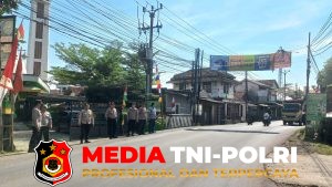 Polsek Cibarusah Polres Metro Bekasi Gelar Penyekatan Antisipasi Massa Demo ke Jakarta