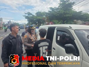 Kapolsek Dramaga Bersama Anggota, Lakukan Penyekatan Antisipasi Adanya Massa Menuju Jakarta Dalam Aksi Unras Ke DPR RI Di Depan Mako Polsek Dramaga