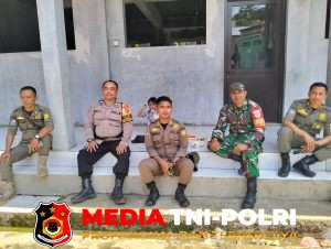 Sinergitas TNI - Polri, Polsek Cijeruk Sambang Warga Desa Warung Menteng Cegah Gangguan Kamtibmas