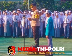Kapolsek Ciampea Jadi Pembina Upacara di SMA Negeri 1 Ciampea, Ajak Siswa Disiplin dan Bijak Bermedsos