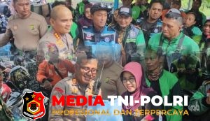 Kapolres Metro Bekasi Bagikan Sembako untuk Komunitas Ojol di Cikarang Selatan, Ajak Jaga Kondusifitas di Wilayah Kabupaten Bekasi