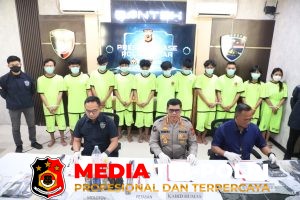 Polda Jabar Ungkap 12 Tersangka Kasus Bom Molotov, 11 Dihadirkan dalam Konferensi Pers