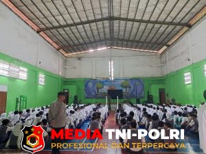 Bhabinkamtibmas dan babinsa Berikan Pembinaan Disiplin dan PBB kepada Siswa SMPN 1 Citeureup
