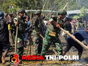 Tradisi Bakar Batu Satgas Yonif 521/DY Hadiri Acara Peringati 60 Tahun Turunnya Injil di Tanah Apalapsili