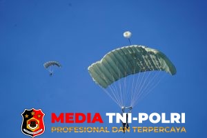 Pangdivif 2 Kostrad Tinjau Latihan Terjun Payung Brigif 18/Trisula di Grati.