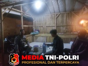 Perkuat Kamtibmas, Bhabinkamtibmas Polsek Megamendung Sambangi Pos Kamling di Desa Gadog