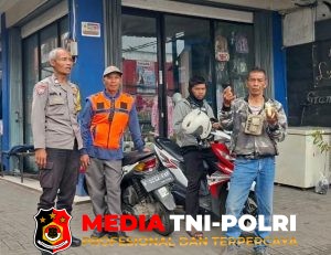 Bhabinkamtibmas Kelurahan Cisarua Aiptu Saepul M. Berikan Imbauan Kamtibmas kepada Warga