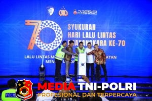 Hadiri Syukuran HUT Lalu Lintas ke-70, Kapolri Luncurkan Digital Korlantas dan Sematkan Pin Emas
