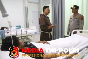 Kapolres Simalungun Jenguk Korban Keributan PT TPL vs Warga Sihaporas, Tegaskan Komitmen Jaga Kedamaian