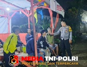 Patroli Malam Bhabinkamtibmas Polsek Ciampea Kontrol Petugas Ronda,  Sampaikan Pesan Kamtibmas