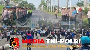 Ratusan Buruh Bekasi Gelar Aksi, Polsek Cikarang Selatan Polres Metro Bekasi Lakukan Pengaturan Lalu Lintas dan Lakukan Pengawalan