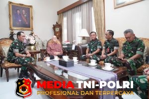 Anjangsana TNI ke Jenderal TNI (Purn) Try Sutrisno: Kita Tidak Boleh Melupakan Persatuan