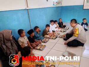 Polisi Sahabat Anak, Bhabinkamtibmas Kelurahan Tengah Polsek Cibinong Berbaur dengan Anak-Anak