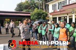 Polres Metro Tangerang Kota Gelar "Jumat Peduli" Bakti Sosial untuk Komunitas Ojol