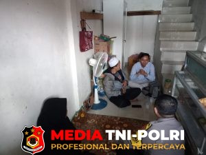 Dekatkan Diri dengan Warga, Bhabinkamtibmas Polsek Cijeruk Rutin Sambang Desa