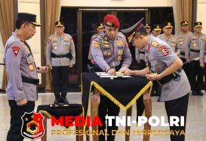 Kapolri Pimpin Sertijab Kabaintelkam dan Dankor Brimob Polri