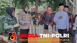 Polsek Dramaga Bersama Forkompimcam Melaksanakan Giat Pemusnahan Barang Bukti Miras Hasil Operasi Gabungan 3 Pilar