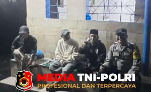 Patroli Malam Bhabinkamtibmas Polsek Cisarua kontrol pos kamling dan sampaikan pesan kamtibmas