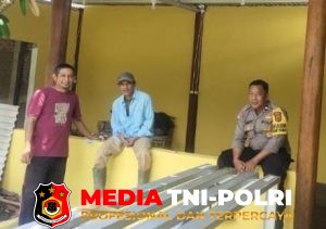 Sambang Dialogis Bhabinkamtibmas Desa Cilember Polsek Cisarua Sambangi Warga, Wujudkan Kamtibmas Aman dan Kondusif