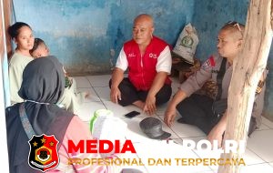 Jalin Silaturahmi Bhabinkamtibmas Sambang Warga Desa Ciburayut, Dekatkan Diri dengan Masyarakat