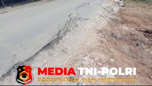 Warga Keluhkan Jalan Desa Rusak Gegara Aktivitas Keluar Masuk Mobil Dum Truk Angkut Material Limstone 