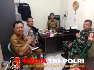 Sinergitas TNI–Polri, Bhabinkamtibmas dan Babinsa Sambang Warga dalam Rangka Harkamtibmas di Wilayah